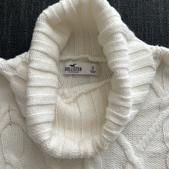 Hollister turtleneck sweater - Picture 3 of 3